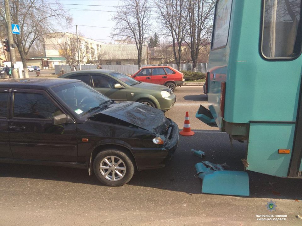 В Борисполе пьяный водитель протаранил маршрутку