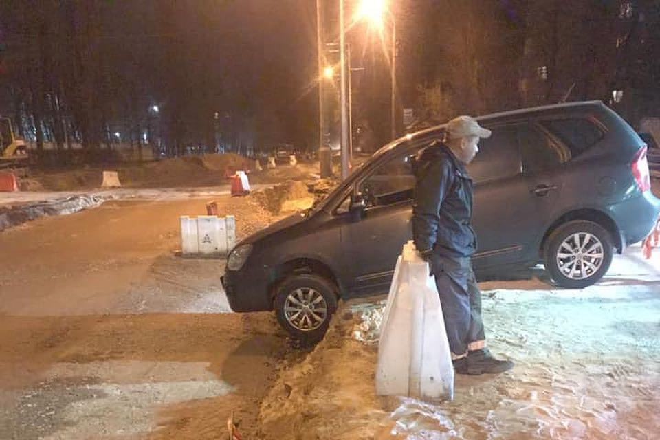 На киевской улице застрял автомобиль