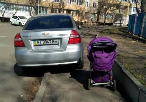 Герой парковки не дал пройти молодой матери