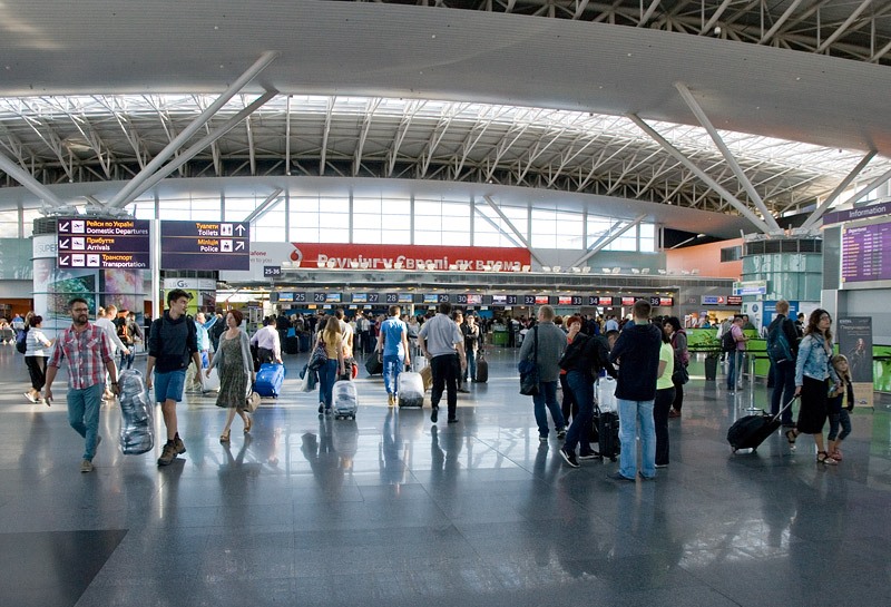 В "Борисполе" очередной скандал, люди ночевали в аэропорту