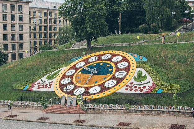В Киеве разберут цветочные часы