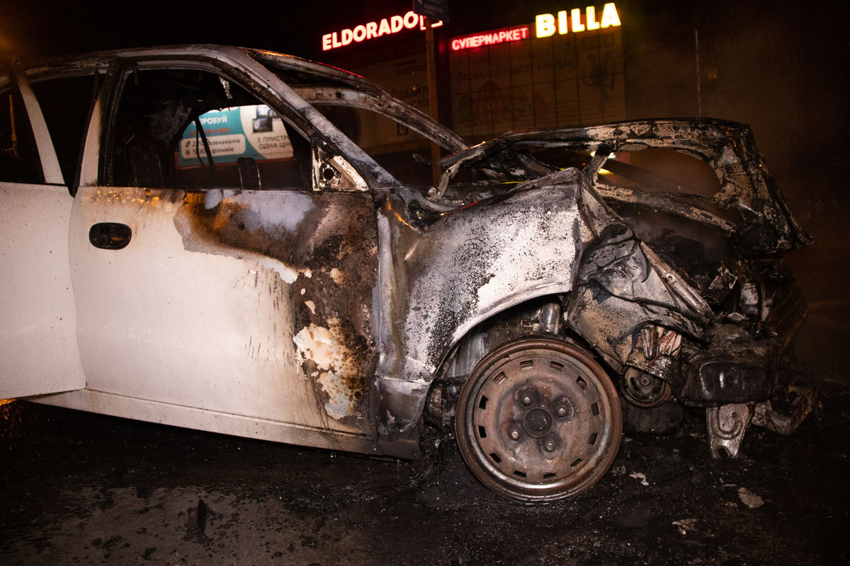 В столице сгорели два такси