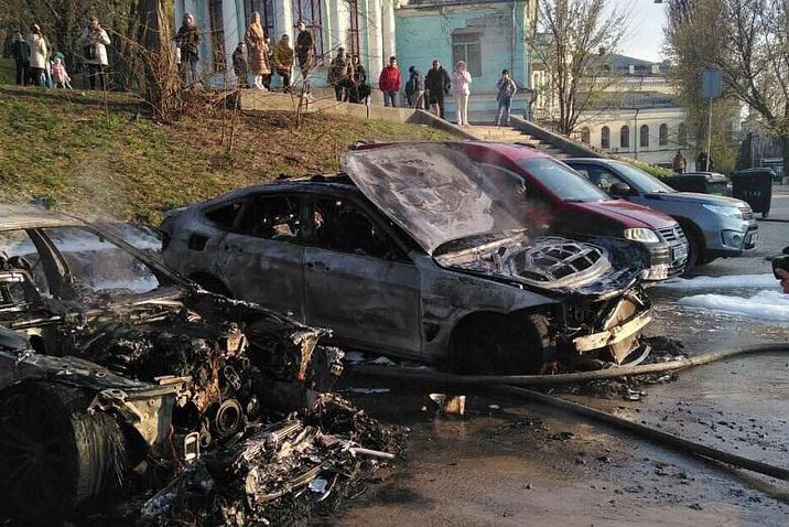 В центре Киева подожгли автомобили
