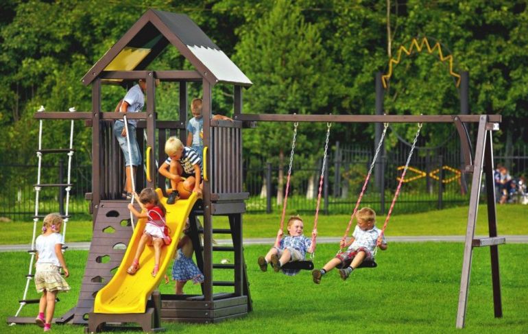Жители Борщаговки жалуются на нехватку детских площадок