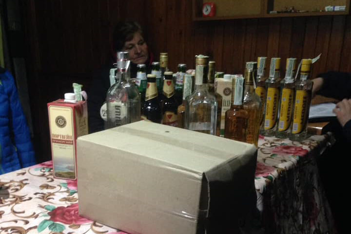 Киевляне выявили в торговых точках суррогатный алкоголь (видео)