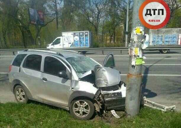 В Киеве ДТП, водителю стало плохо за рулем