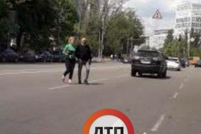 В Киеве два пешехода едва не распрощались с жизнью