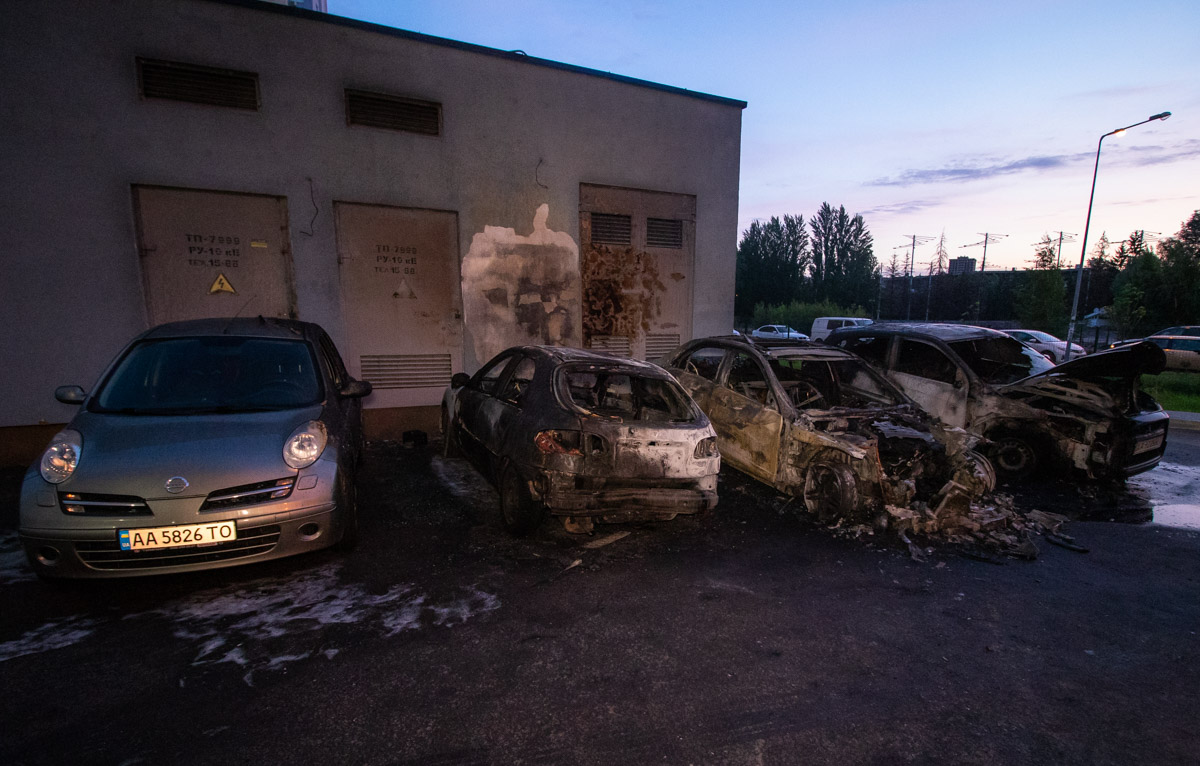 В столице сгорело несколько автомобилей за ночь