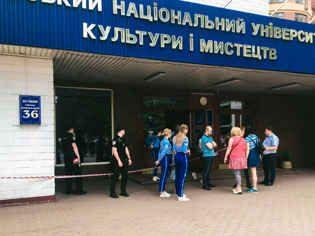 Из киевского вуза эвакуировали студентов и преподавателей