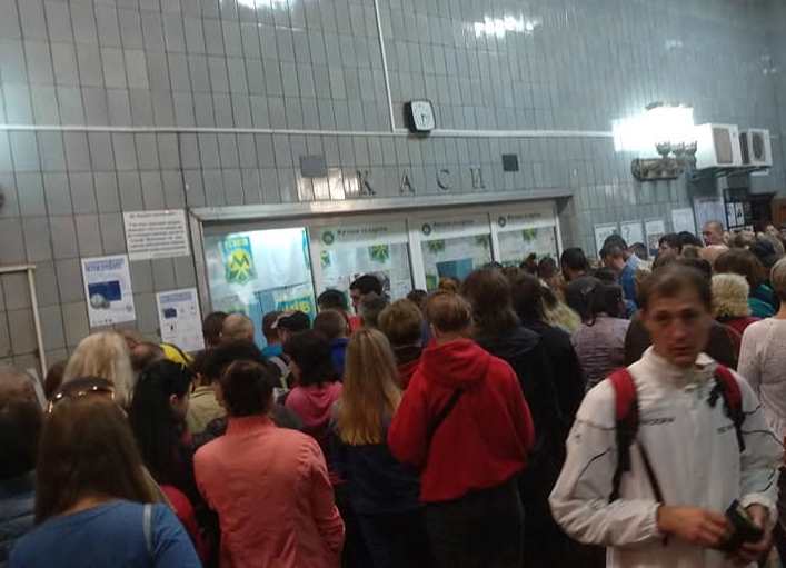 В метро – небывалое столпотворение