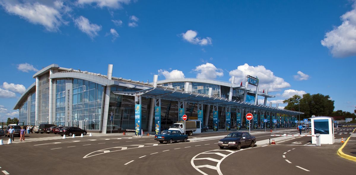 Из киевского аэропорта эвакуировали пассажиров
