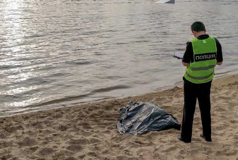 На пляже в Киеве погиб отдыхающий