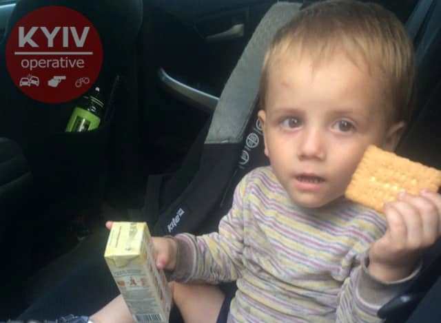 В Киеве разыскивают родителей маленького мальчика
