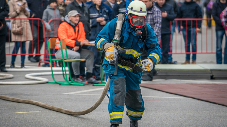 В Киеве выберут самого сильного спасателя
