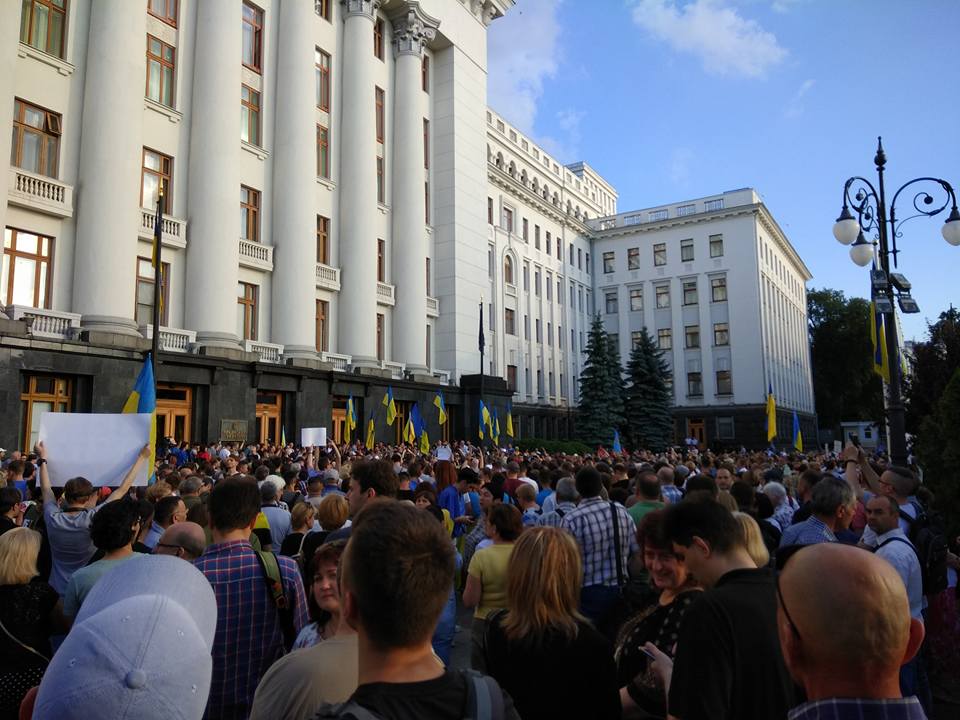 В Киеве требовали продолжения боевых действий
