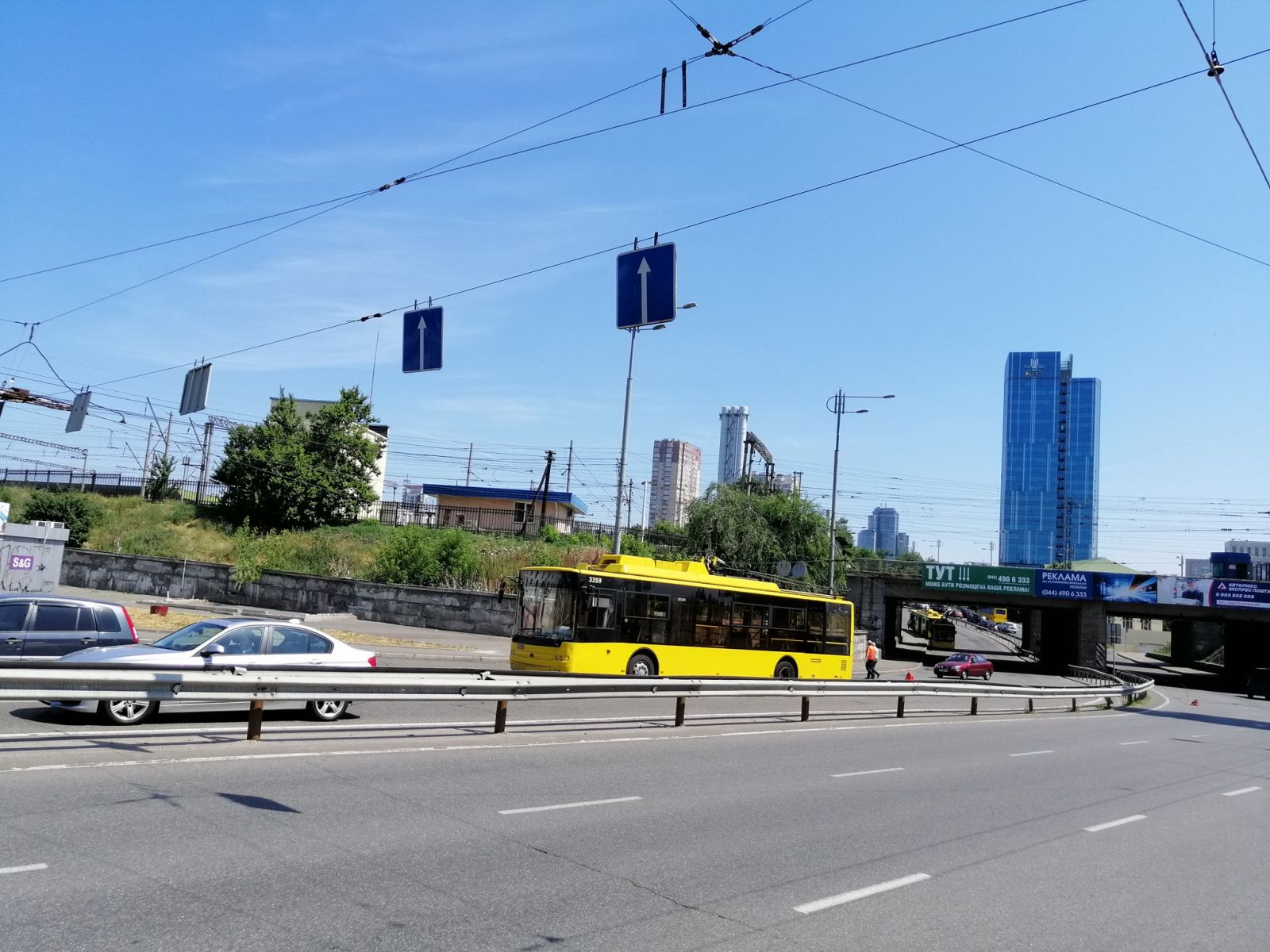 В Киеве из-за обрыва проводов остановились троллейбусы