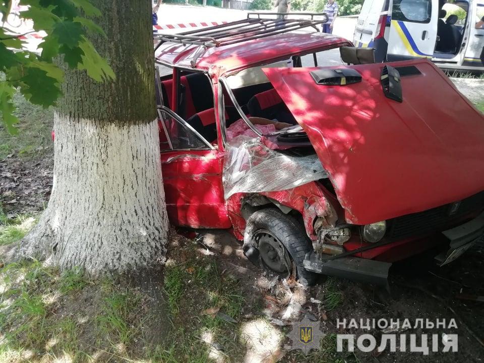Под Киевом водитель погиб, врезавшись в стену