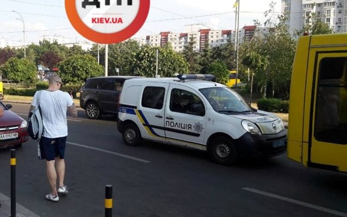 В Киеве полиция протаранила маршрутку