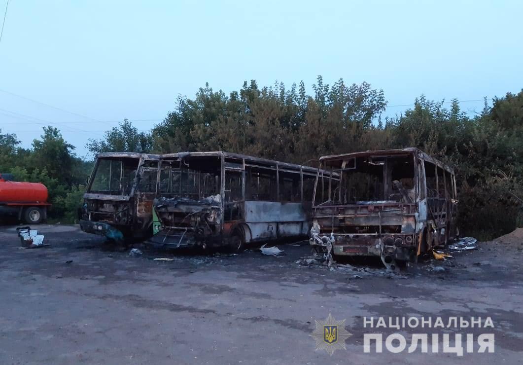 Под Киевом сожгли пассажирские автобусы