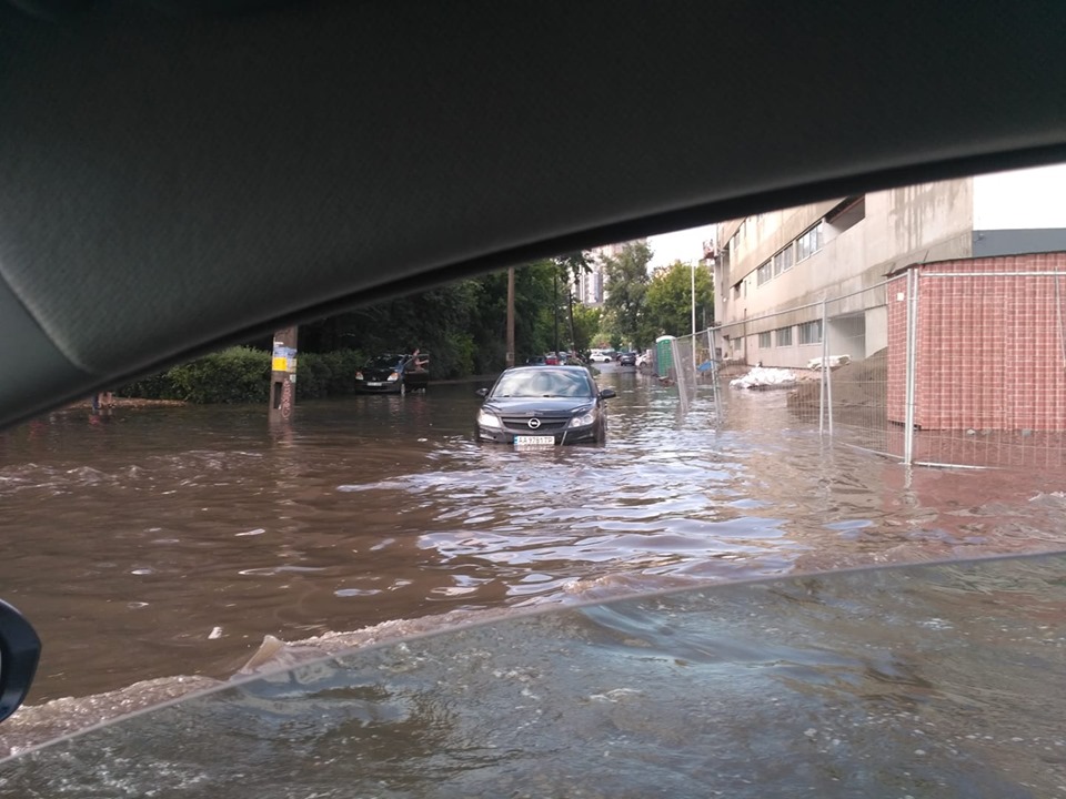 В Киеве – потоп (видео)