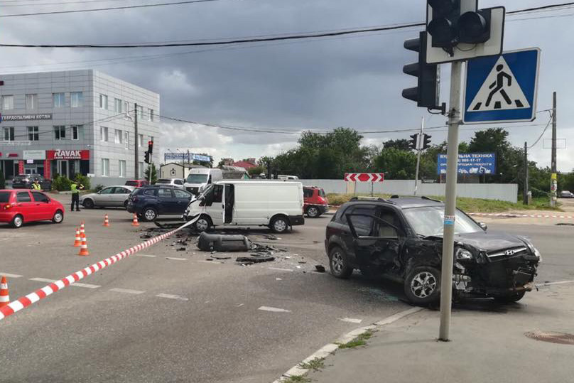 Два автомобиля столкнулись в Киеве