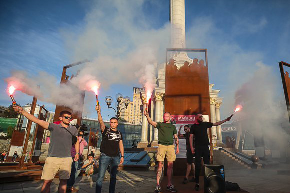 В Киеве на митинге избили журналиста