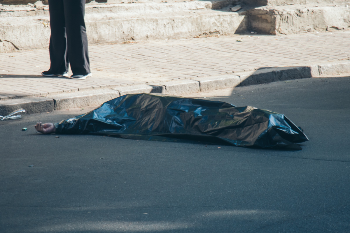 В столице погиб человек, упавший с моста