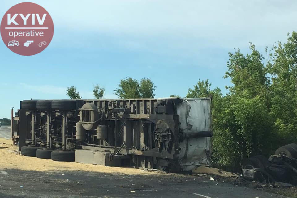 На трассе Киев-Одесса погиб водитель зерновоза