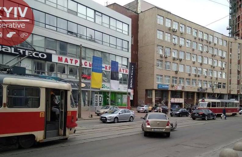 Из-за аварии в Киеве остановили трамваи