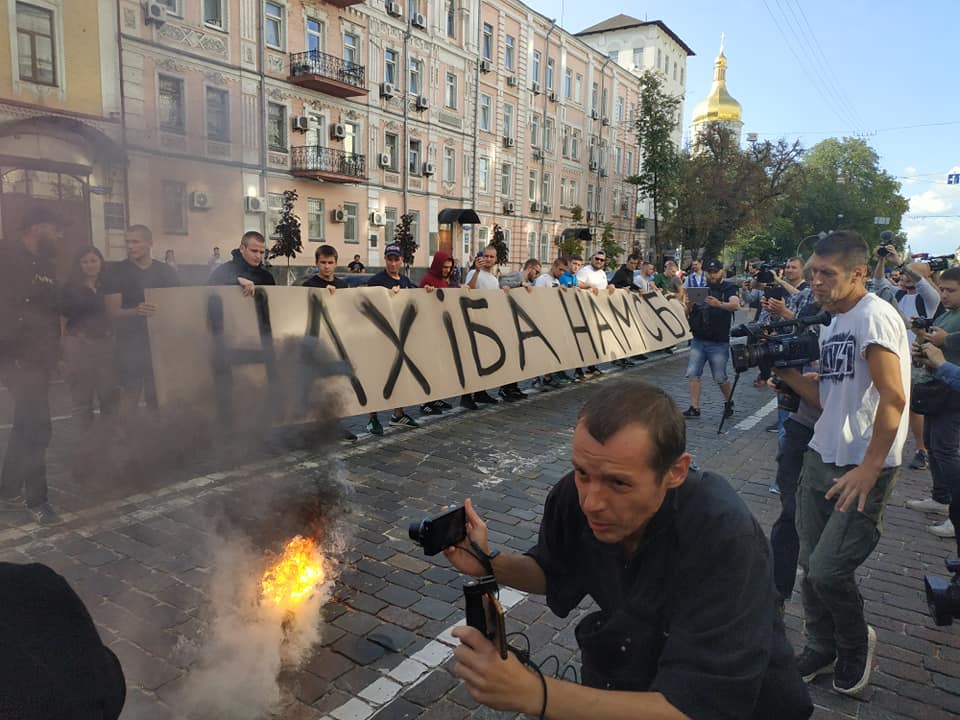 В Киеве требовали запретить фильм Оливера Стоуна