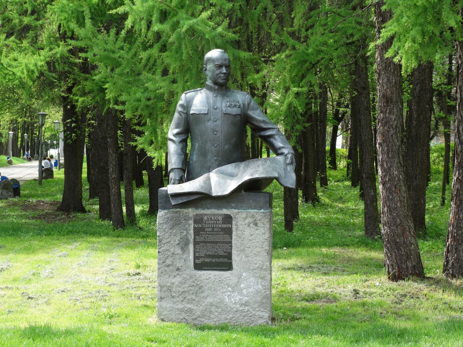 Под Киевом снесли памятник Жукову