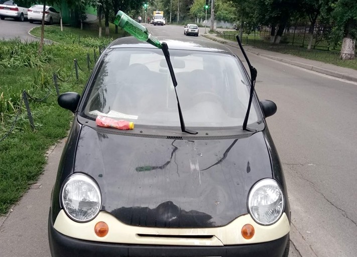 В Киеве проучили героя парковки