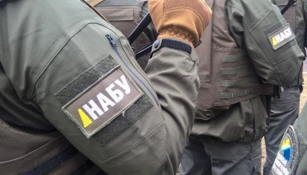 В Киеве проводят обыски в офисе Порошенко