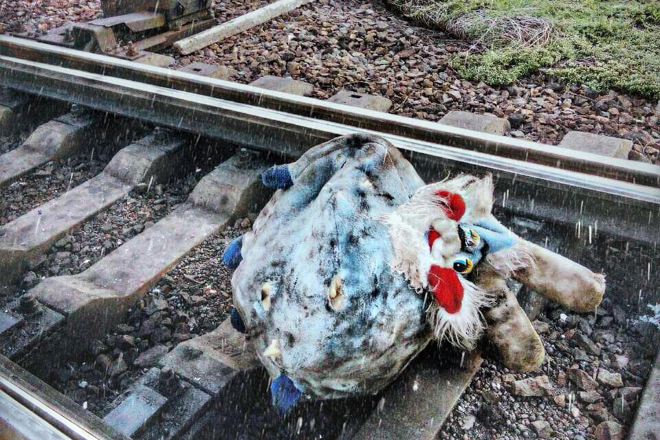 Поезд Киев-Запорожье экстренно остановили в поле