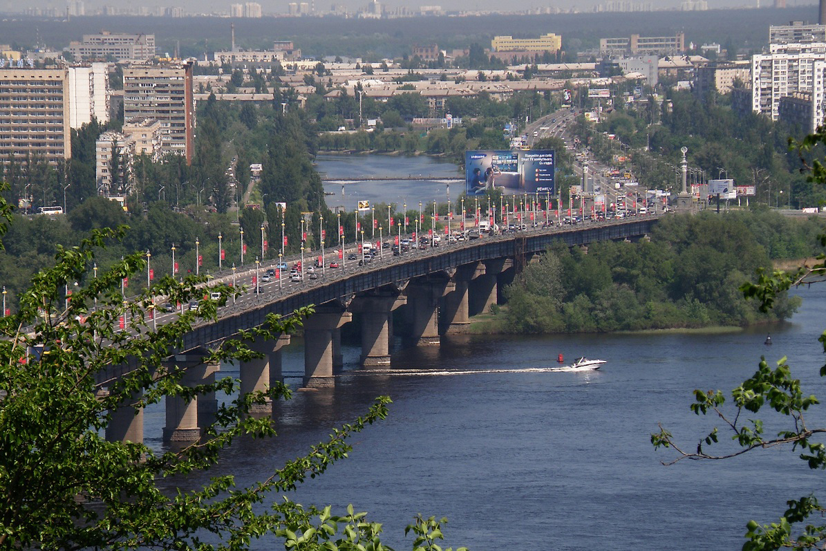 Знаменитый киевский мост – в аварийном состоянии