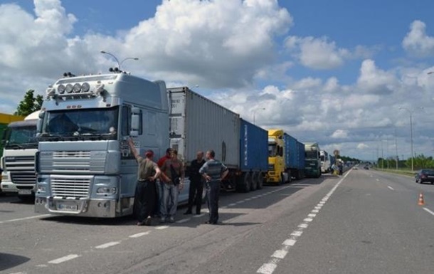 В Киев не пускают грузовики