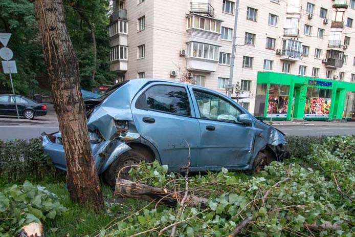 В Киеве пешеход спровоцировал ДТП