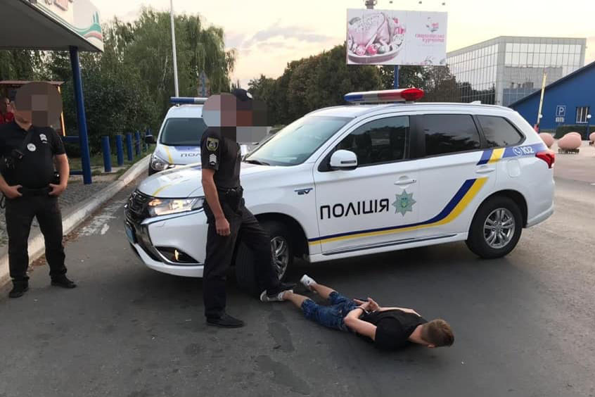 Киевского таксиста изрезали ножом