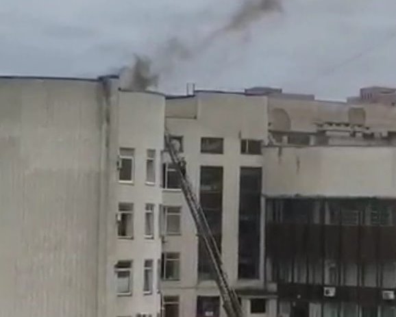 На Троещине горит здание районной госадминистрации (видео)