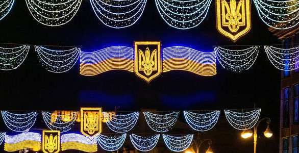По Киеву развесили новую иллюминацию