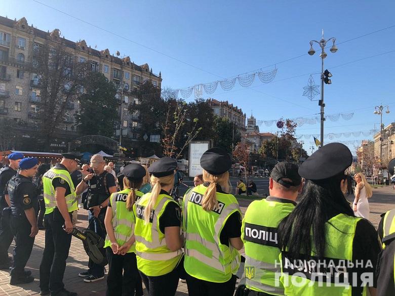 На улицы Киева вывели тысячи силовиков