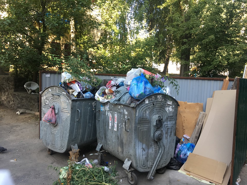 На Борщаговке - проблемы с вывозом мусора
