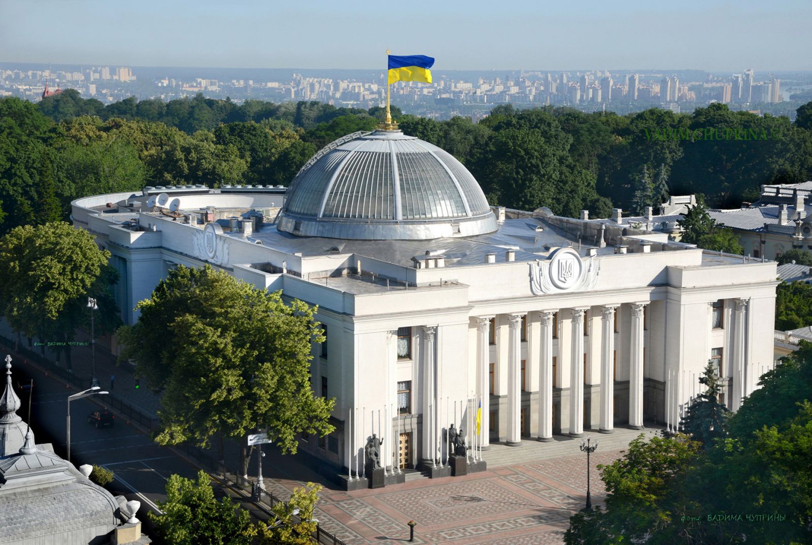 В Киеве начал работу новый парламент