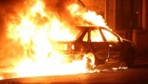 В Киеве сгорели три автомобиля. Подозревают поджог (видео)