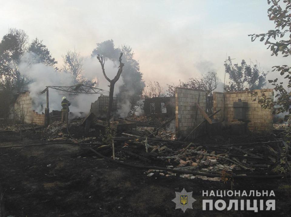 Из-за выжигания травы под Киевом сгорели дома