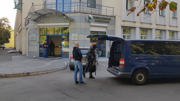 В киевском банке проходят обыски