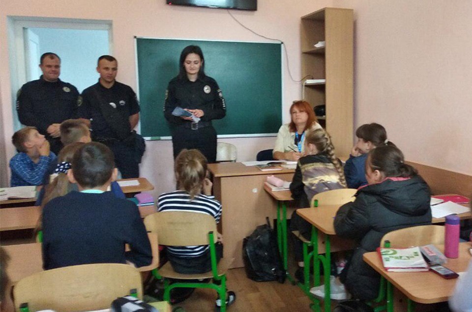 В школу под Киевом полиция пришла из-за буллинга