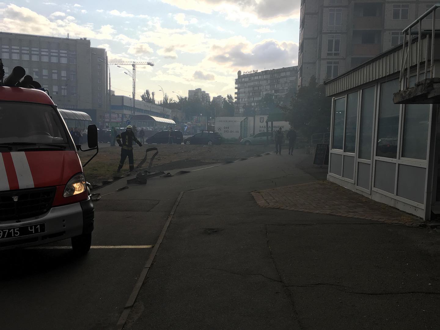 В Киеве – пожар, горит дом