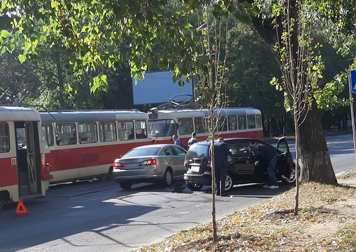 Из-за аварии на Отрадном остановились трамваи