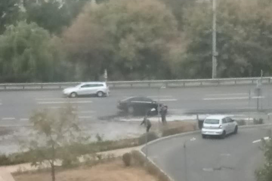 На Березняках сквер залило кипятком